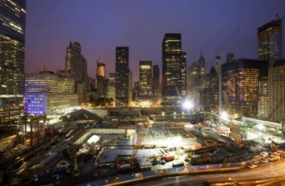 Staveniště na Ground Zero v noci.